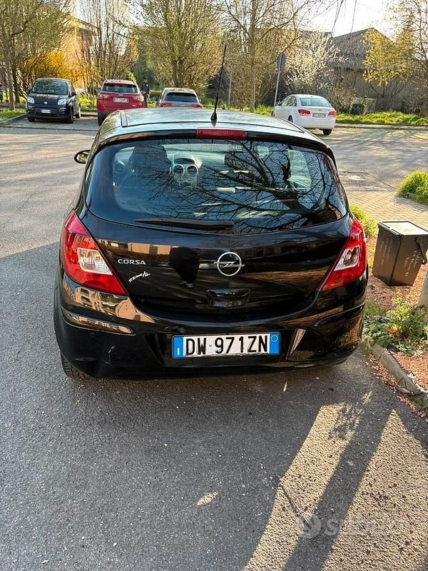 Usata Opel Corsa 80 CV (58 kW) 2009 Nero Utilitaria