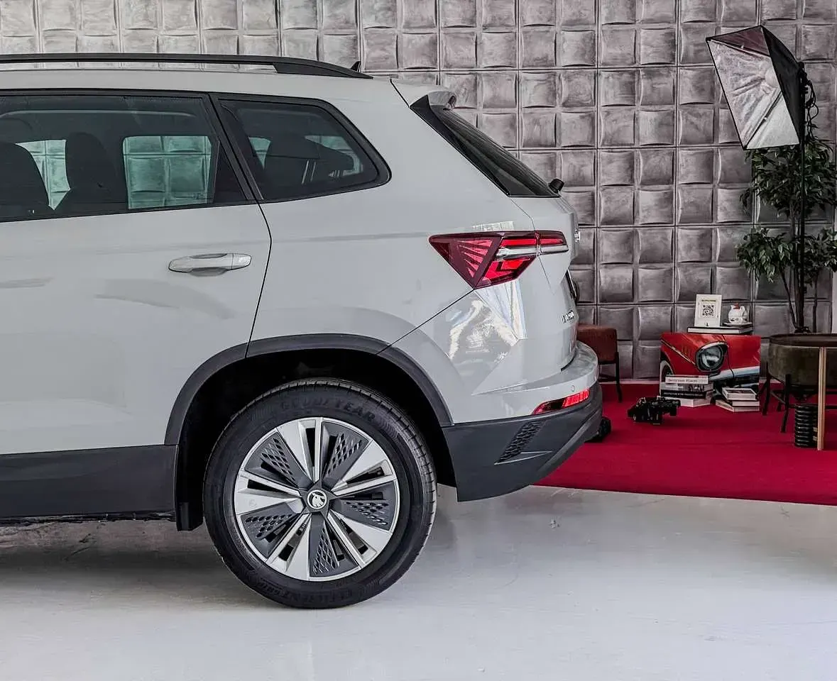 Usata Skoda Karoq Executive 116 CV (85 kW) 2023 Grigio SUV