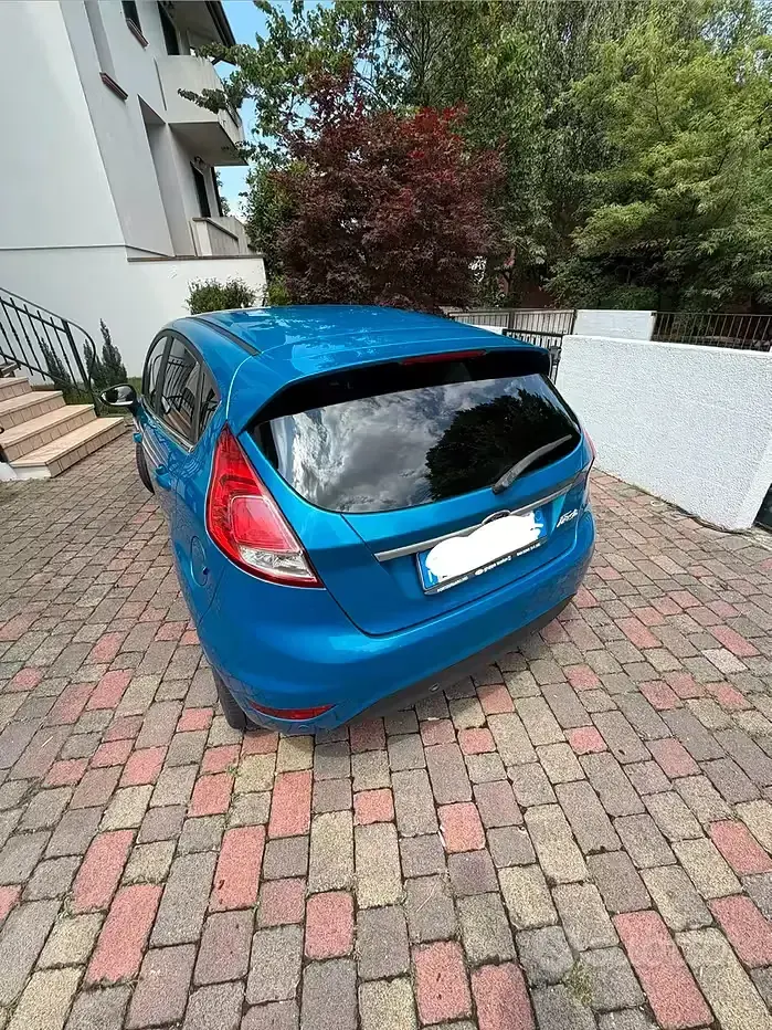 Usata Ford Fiesta Titanium 75 CV (55 kW) 2015 Bluazzurro Utilitaria