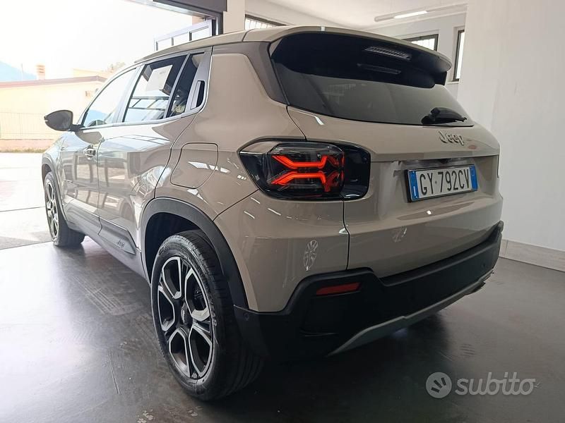 Usata Jeep Avenger Summit 100 CV (73 kW) 2025 Beige SUV
