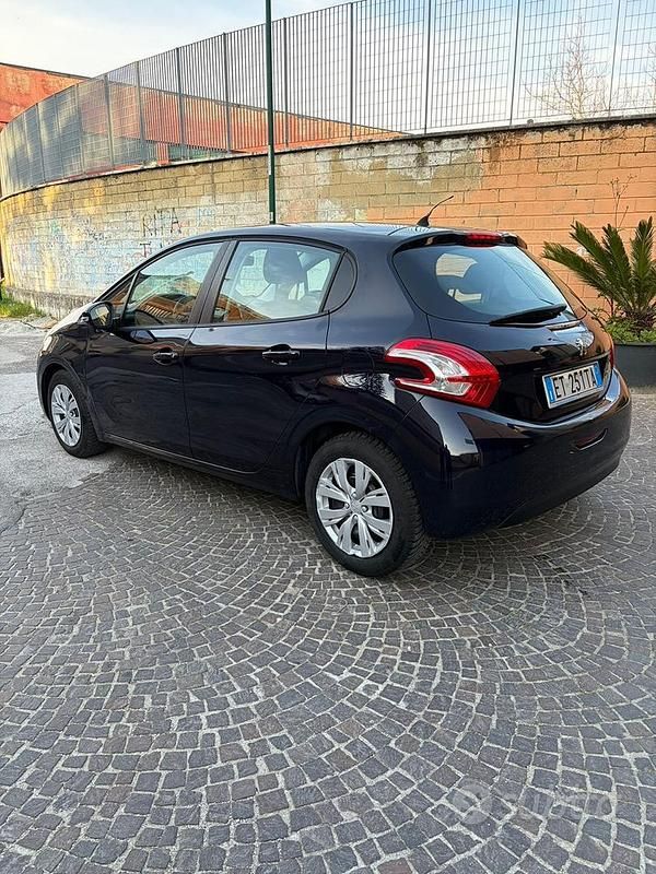 Usata Peugeot 208 82 CV (60 kW) 2014 Blu Utilitaria
