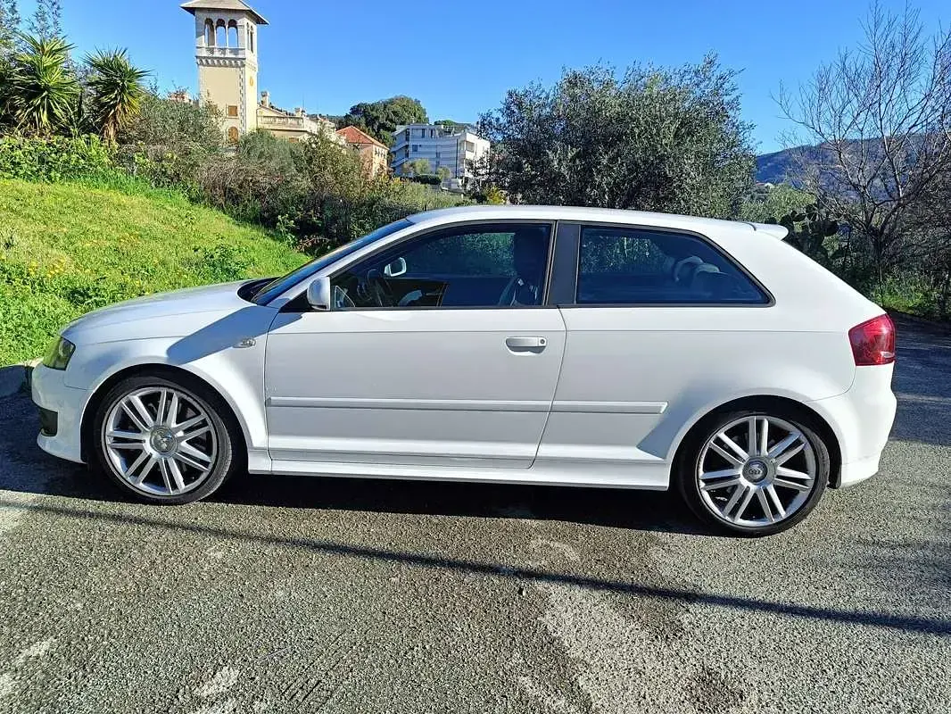 Usata Audi A3 Ambiente 265 CV (194 kW) 2008 Bianco Utilitaria