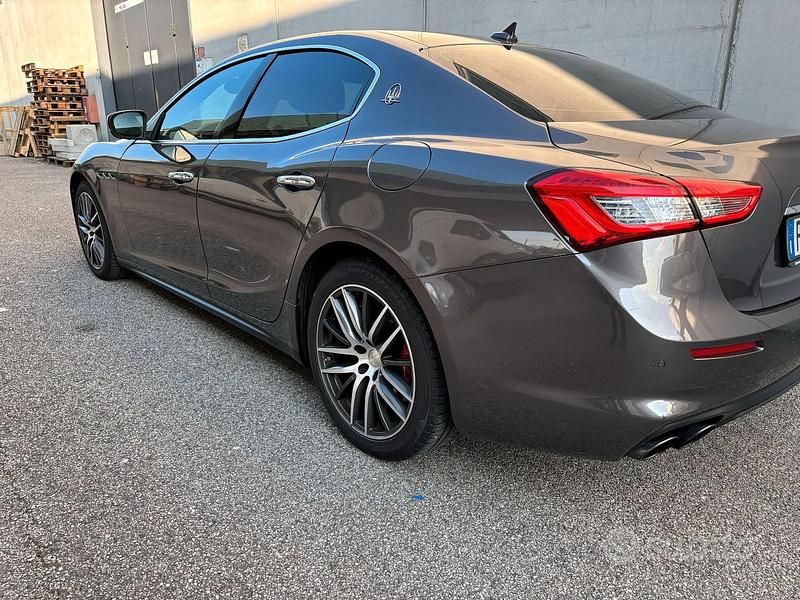 Usata Maserati Ghibli 250 CV (183 kW) 2018 Marrone Berlina
