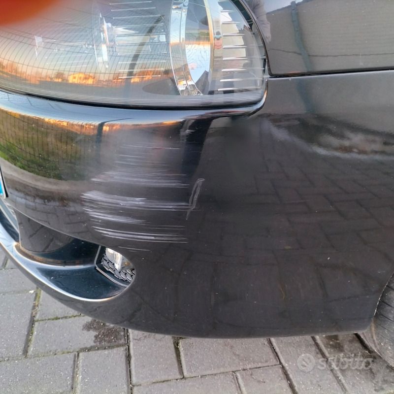 Usata Alfa Romeo 147 Distinctive 150 CV (110 kW) 2005 Nero Utilitaria