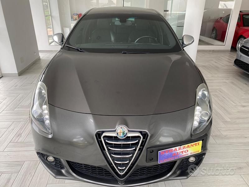 Usata Alfa Romeo Giulietta Quadrifoglio 235 CV (172 kW) 2012 Grigio Utilitaria