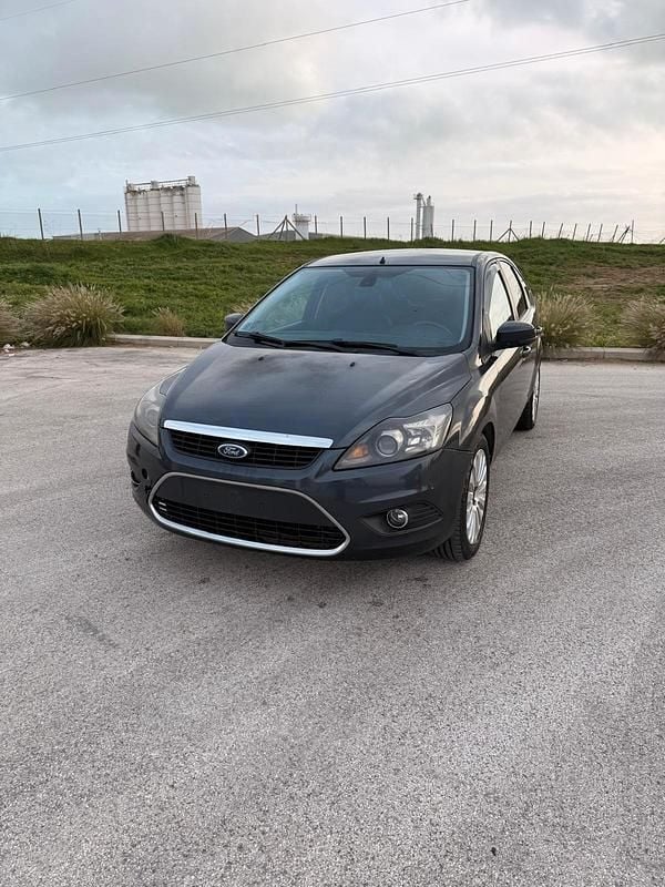Blu Usata 2008 Ford Focus Tre volumi | 3200 € (Buon prezzo) - Immagine 1/4