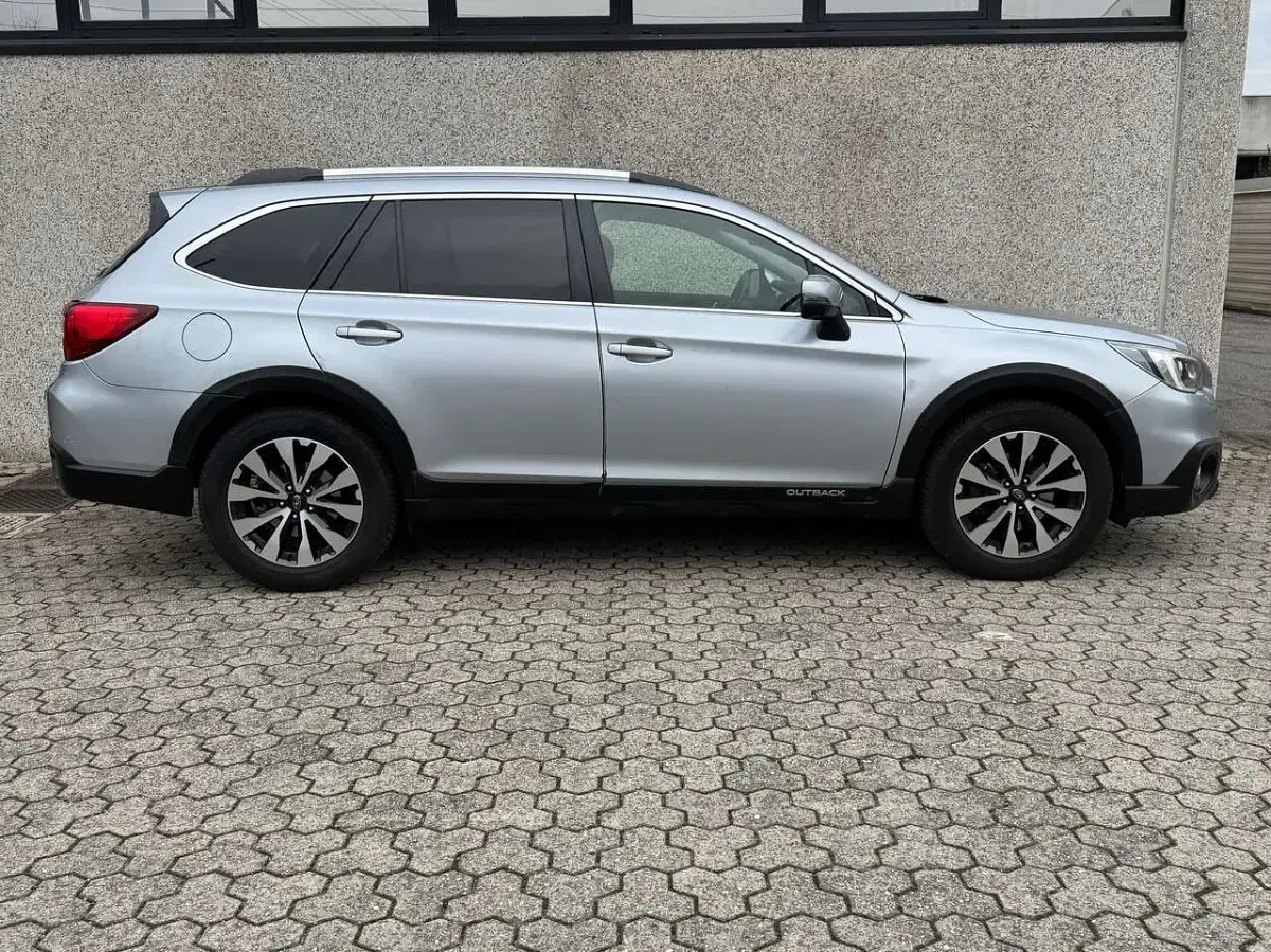 Usata Subaru Outback 150 CV (110 kW) 2017 Argento Station wagon