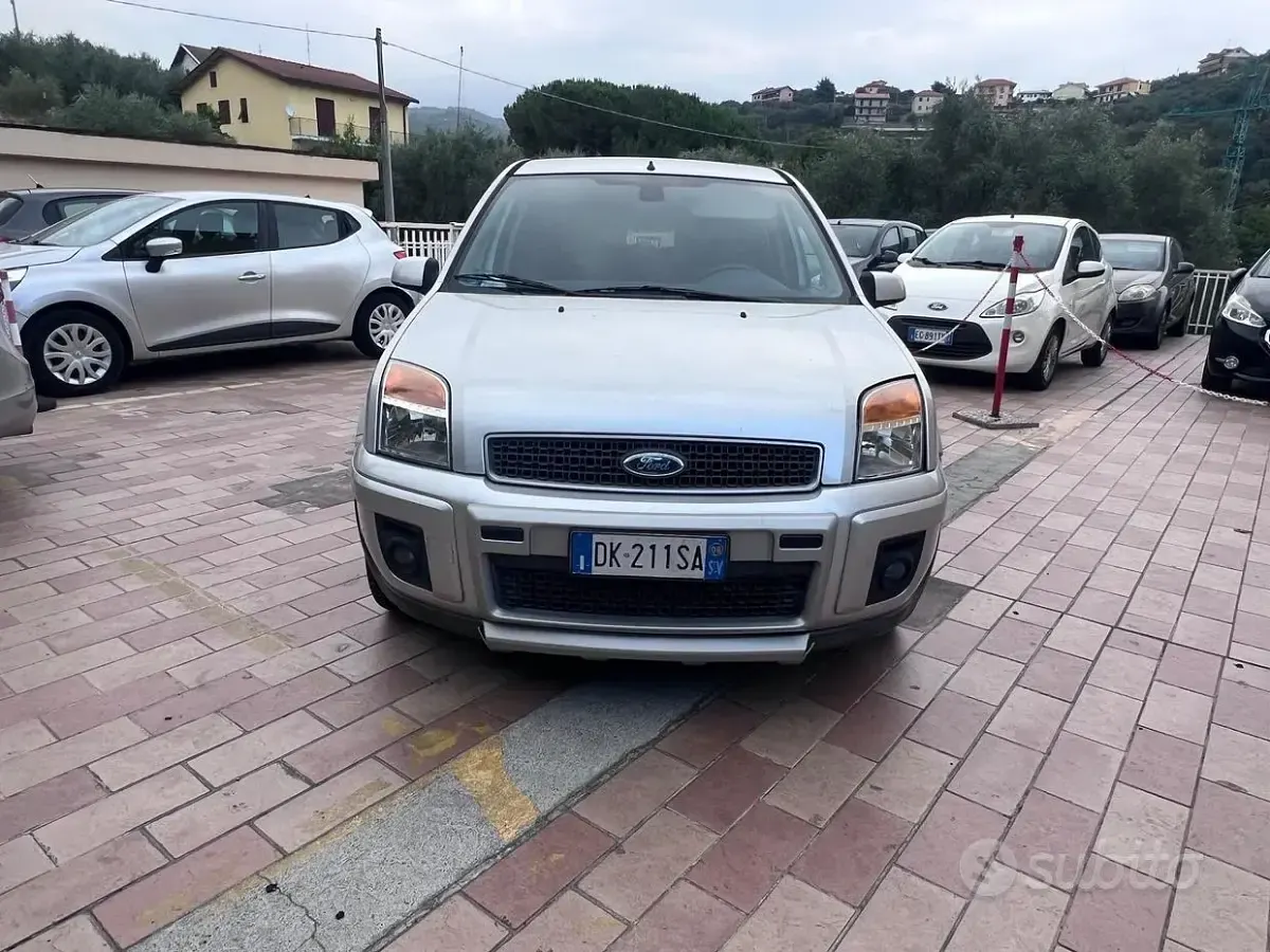 Usata Ford Fusion Titanium 90 CV (66 kW) 2008 Grigio Utilitaria