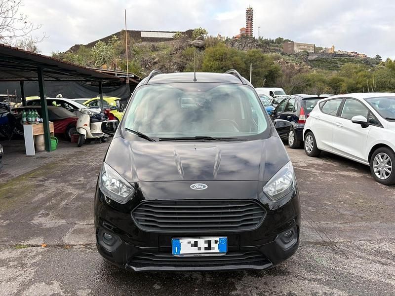 Usata Ford Tourneo Courier 74 CV (54 kW) 2019 Nero Monovolume