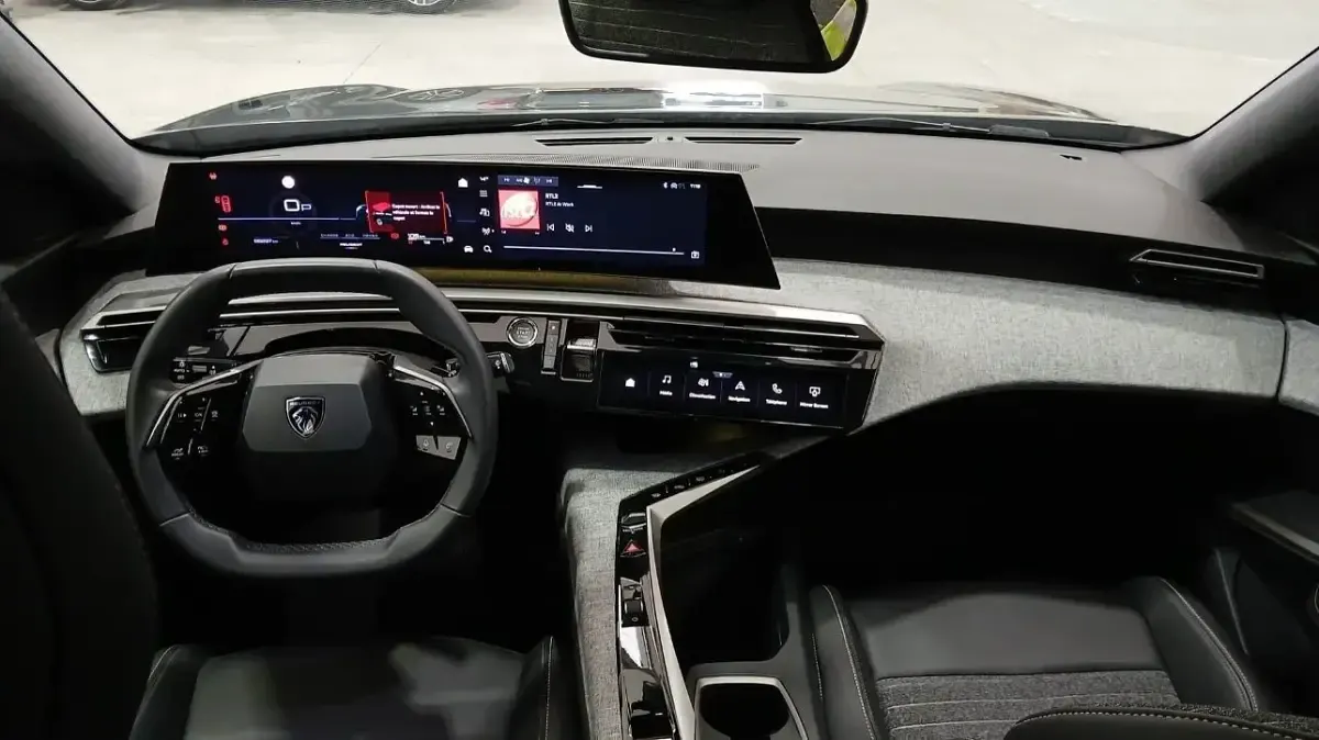 Usata Peugeot 5008 Allure 145 CV (106 kW) 2025 Nero SUV