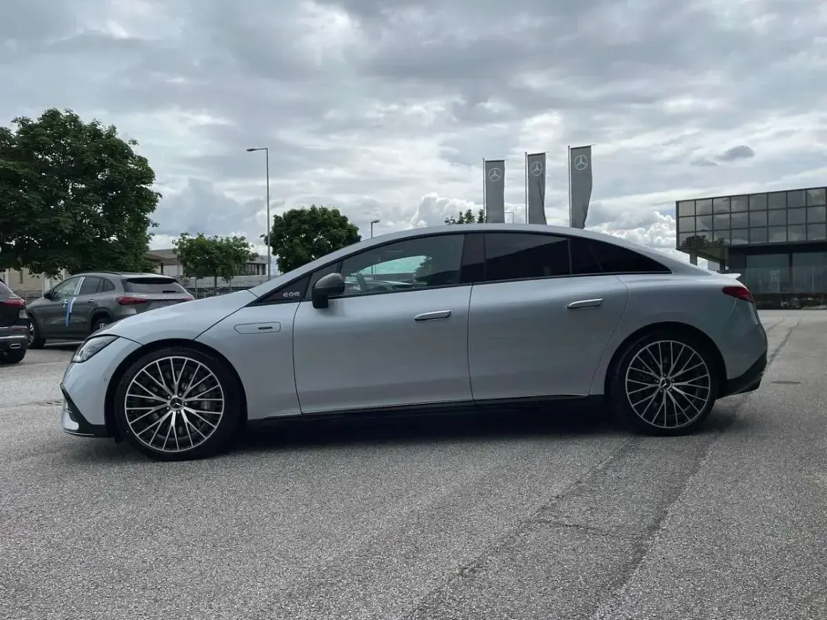 Usata Mercedes EQE AMG 43 AMG 350 kW (476 CV) 2025 Argento hightech Berlina