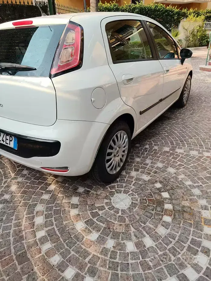 Usata Fiat Grande Punto 77 CV (56 kW) 2012 Bianco Utilitaria