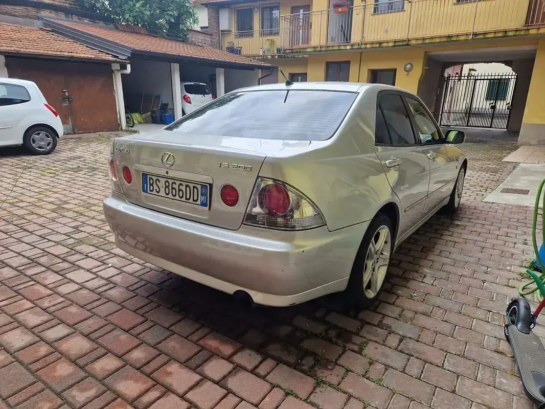 Usata Lexus IS200 155 CV (114 kW) 2001 Berlina