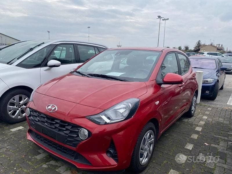 Usata Hyundai i10 Advanced 67 CV (49 kW) 2023 Rosso Utilitaria