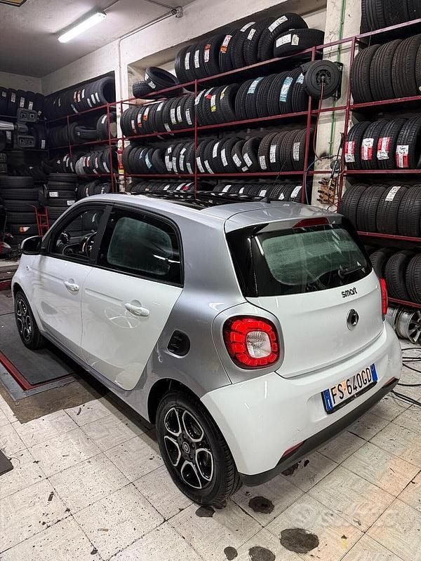 Bianco Usata 2018 Smart ForFour Passion Due volumi | 12.999 € (Buon prezzo) - Immagine 1/4