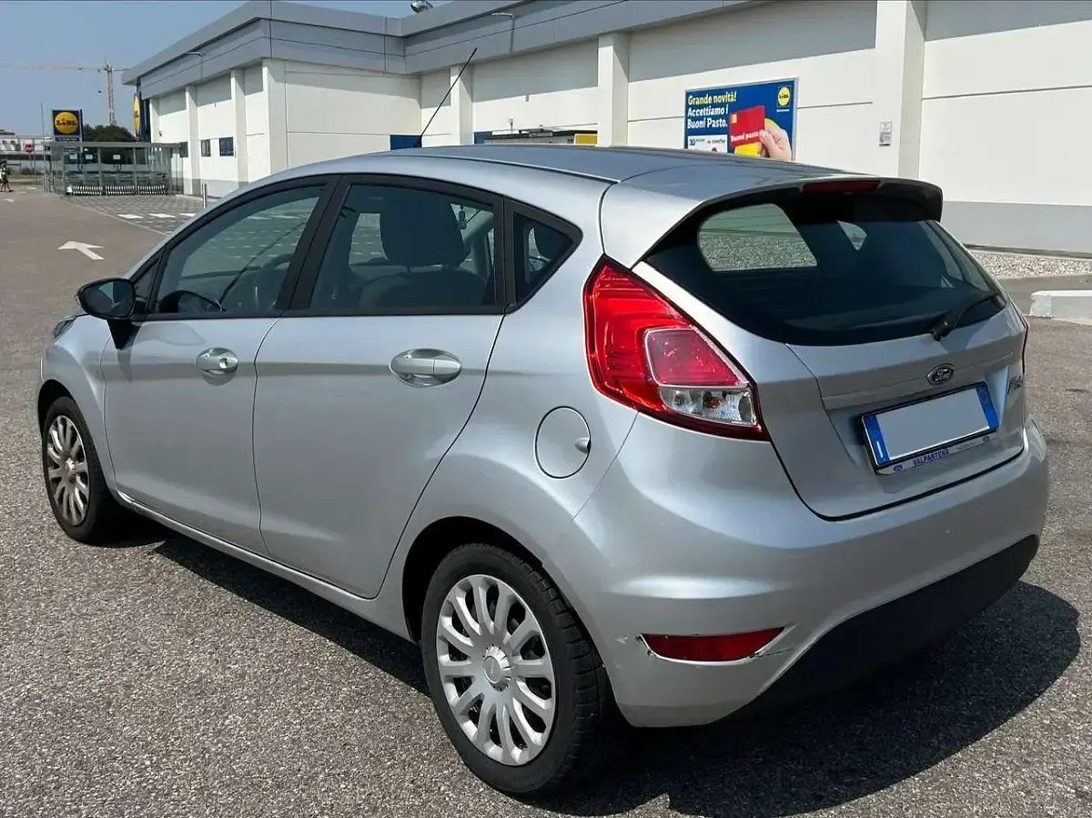 Usata Ford Fiesta Titanium 75 CV (55 kW) 2017 Argento Utilitaria