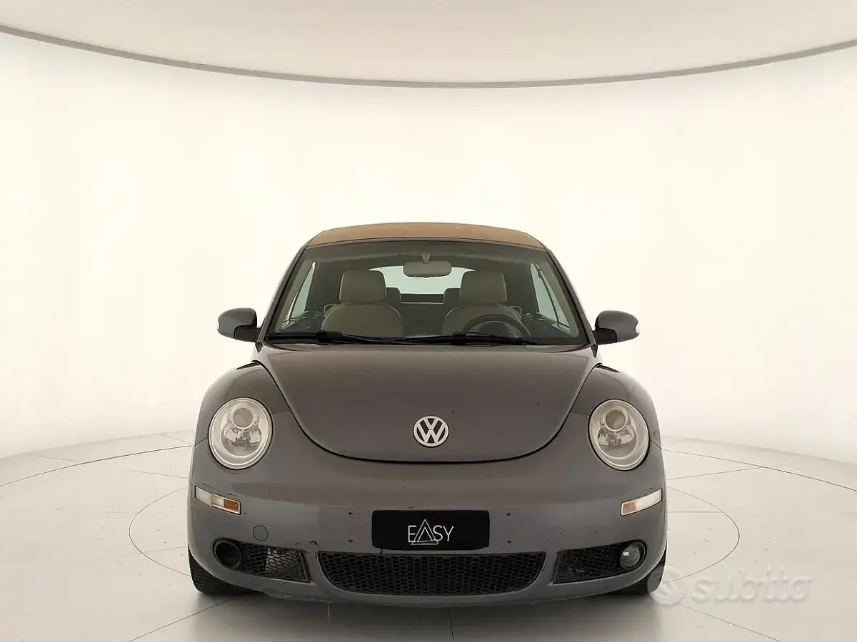 Usata VW New Beetle 116 CV (85 kW) 2007 Grigio Utilitaria