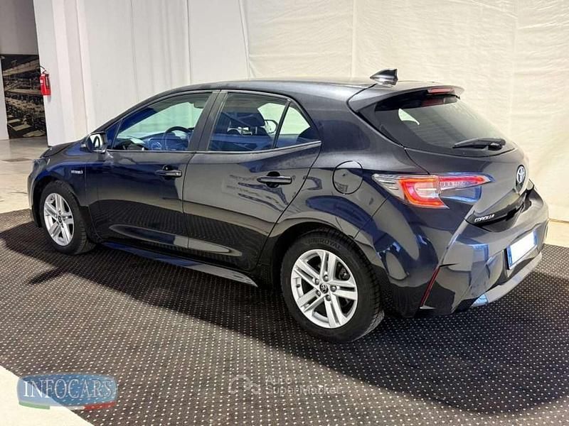 Usata Toyota Corolla Business Edition 98 CV (72 kW) 2022 Nero pastello Berlina