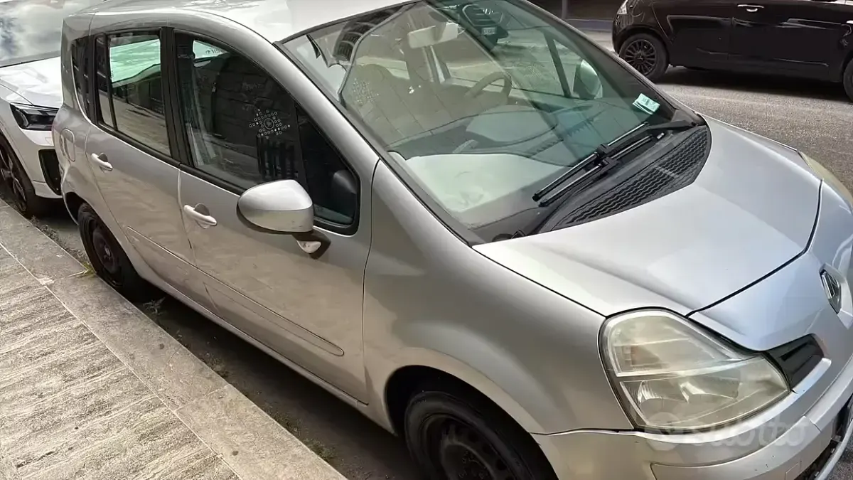 Usata Renault Modus 75 CV (55 kW) 2012 Grigio Monovolume