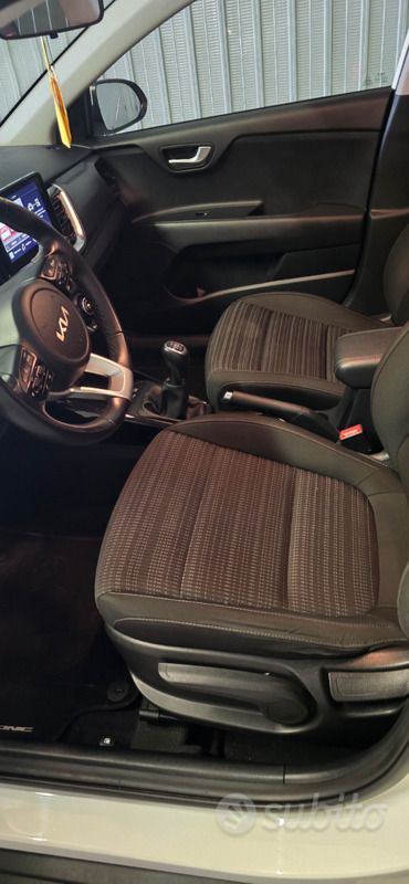 Usata Kia Stonic 100 CV (73 kW) 2021 Bianco SUV