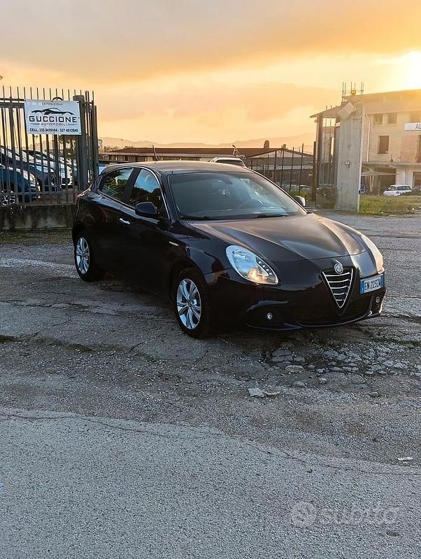 Gebraucht Alfa Romeo Giulietta Progression 105 PS (77 kW) 2012 Violett Kleinwagen