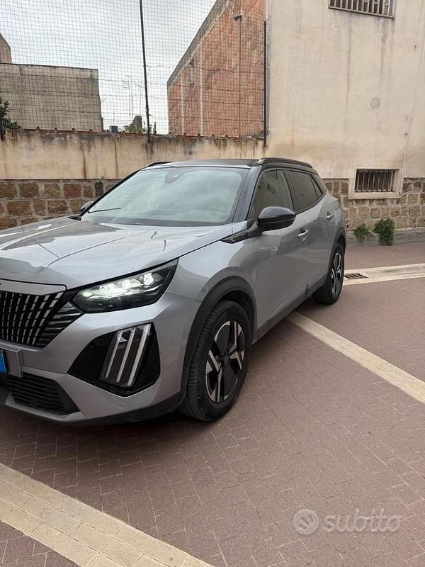 Usata Peugeot 2008 GT 130 CV (95 kW) 2023 Grigio SUV