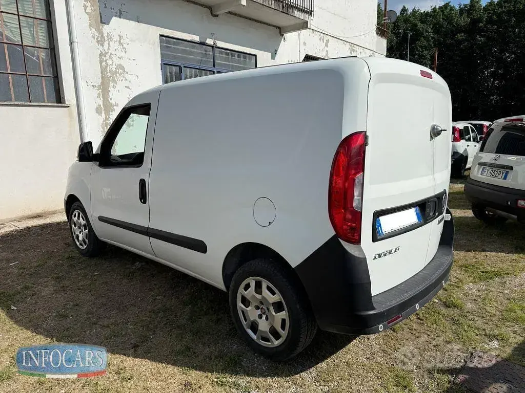 Usata Fiat Doblò 120 CV (88 kW) 2019 Bianco pastello Monovolume