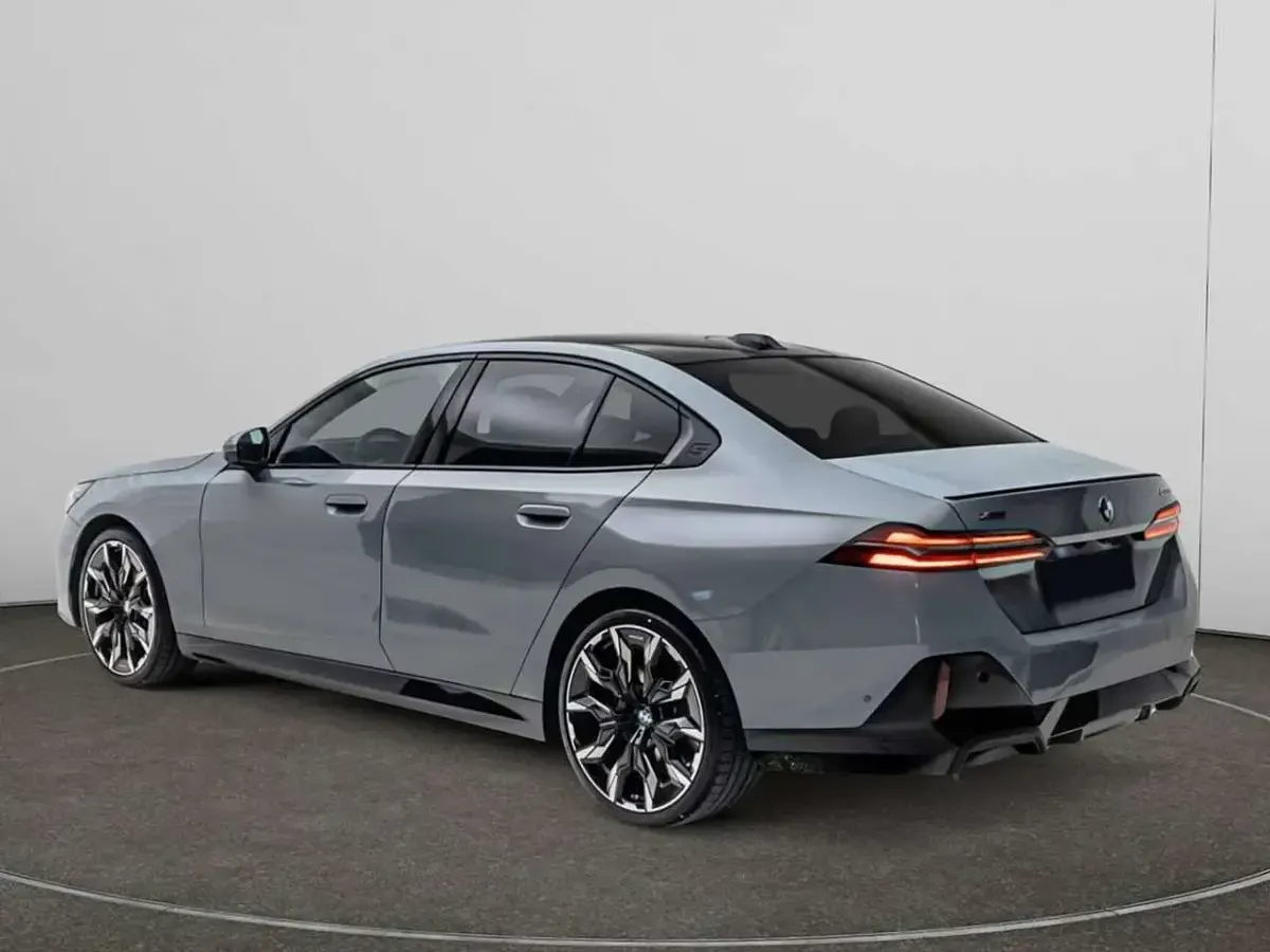 Usata BMW 520 M Sport 197 CV (144 kW) 2025 Grigio Berlina