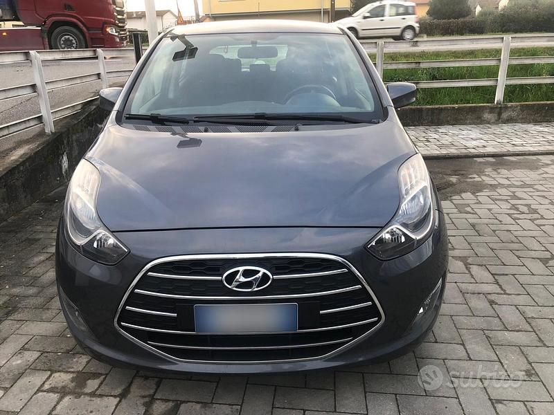 Usata Hyundai i20 Comfort 89 CV (65 kW) 2018 Grigio Berlina