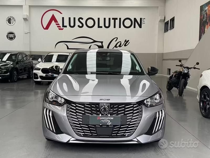 Begagnad Peugeot 208 Allure 101 HK (74 kW) 2024 Grå Halvkombi