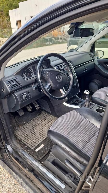 Usata Mercedes B180 109 CV (80 kW) 2005 Nero Monovolume