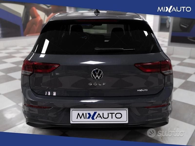 Usata VW Golf VII Life 115 CV (84 kW) 2021 Grigio Utilitaria