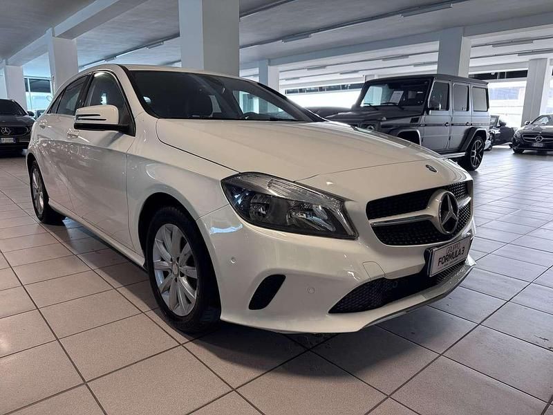 Usata Mercedes A180 109 CV (80 kW) 2016 Bianco Utilitaria