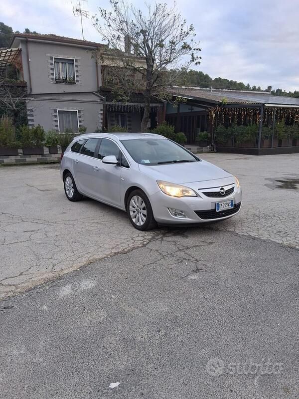 Grigio Usata 2012 Opel Astra Station wagon | 5500 € (Molto cara) - Immagine 1/4