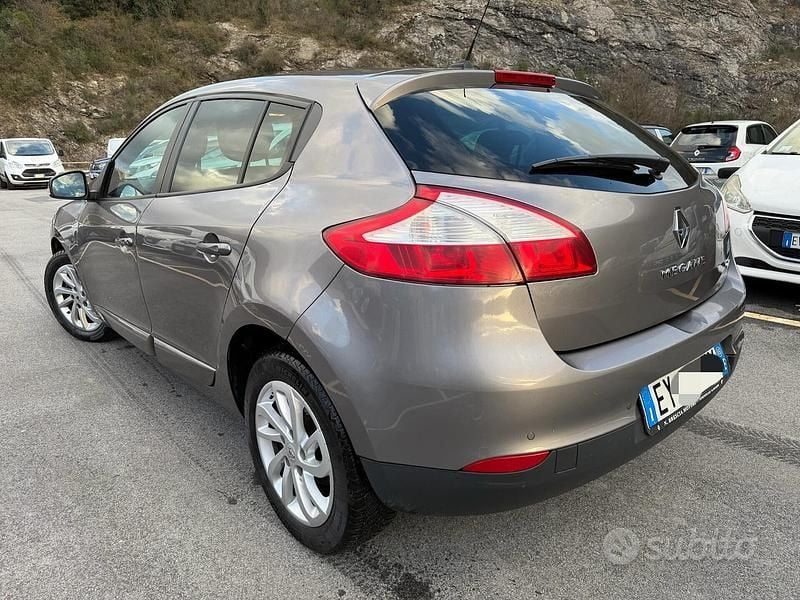 Usata Renault Mégane LIMITED 110 CV (80 kW) 2015 Grigio Berlina