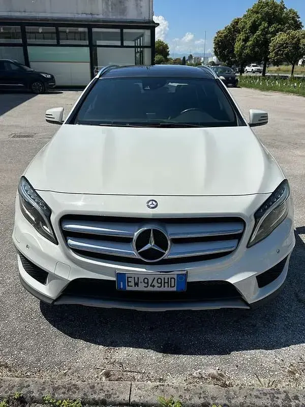 Usata Mercedes GLA200 Premium 136 CV (100 kW) 2014 Bianco SUV