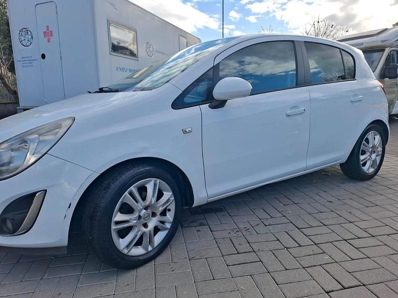 Usata Opel Corsa 95 CV (69 kW) 2011 Bianco Berlina