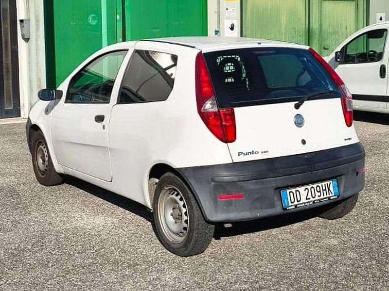 Usata Fiat Punto Classica 69 CV (50 kW) 2007 Bianco Utilitaria