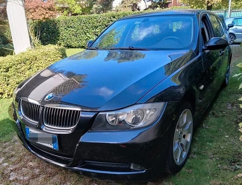 Nero Usata 2008 BMW 330 Station wagon | 4400 € (Ottimo prezzo) - Immagine 1/4