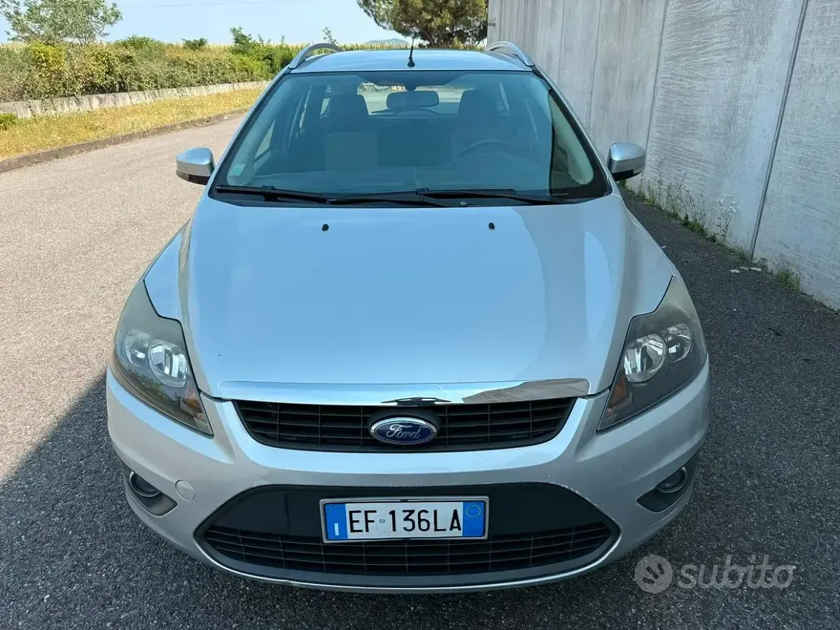 Usata Ford Focus 109 CV (80 kW) 2010 Grigio Station wagon