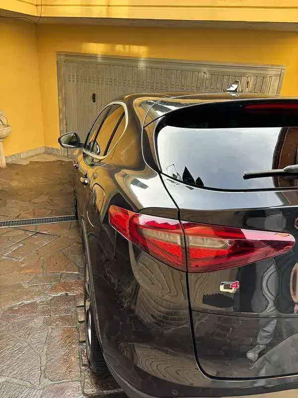 Usata Alfa Romeo Stelvio Executive 210 CV (154 kW) 2018 Nero SUV