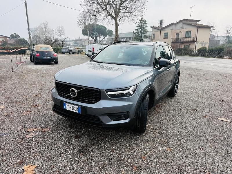 Usata Volvo XC40 R-Design 150 CV (110 kW) 2018 Grigio SUV