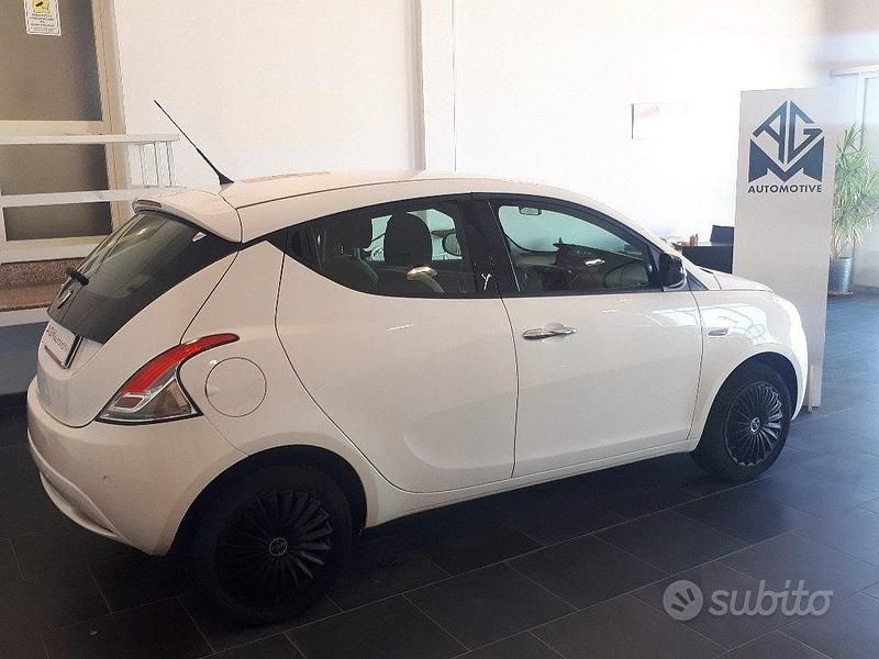 Usata Lancia Ypsilon S 95 CV (69 kW) 2018 Bianco Utilitaria