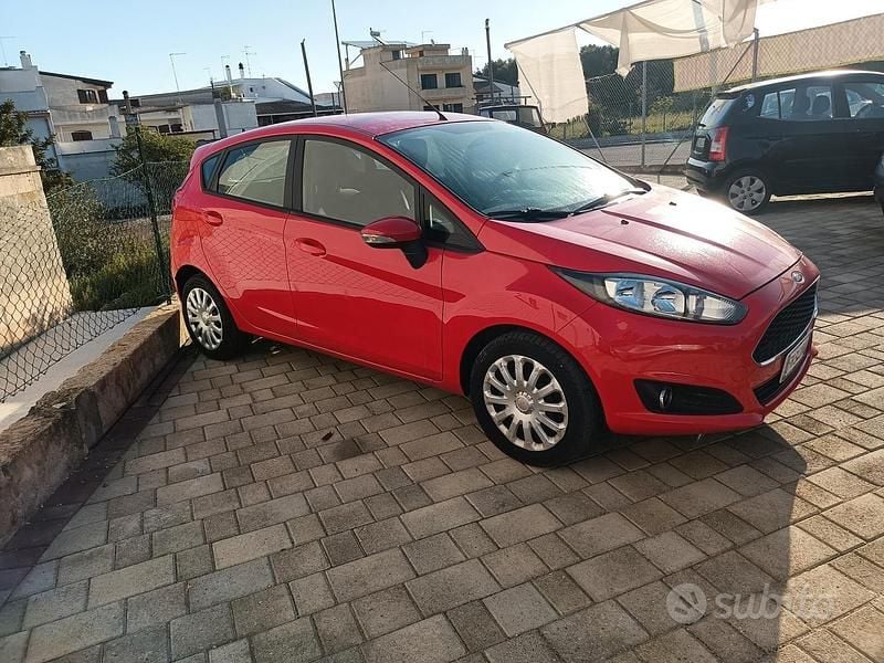 Usata Ford Fiesta Titanium 95 CV (69 kW) 2017 Rosso Utilitaria