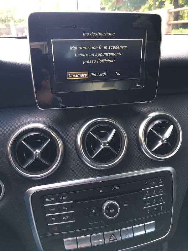 Usata Mercedes A200 136 CV (100 kW) 2018 Argento Monovolume