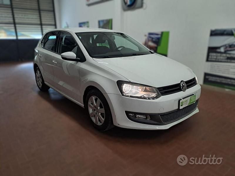 Bianco Usata 2011 VW Polo Highline Tre volumi | 6900 € (Buon prezzo) - Immagine 1/4
