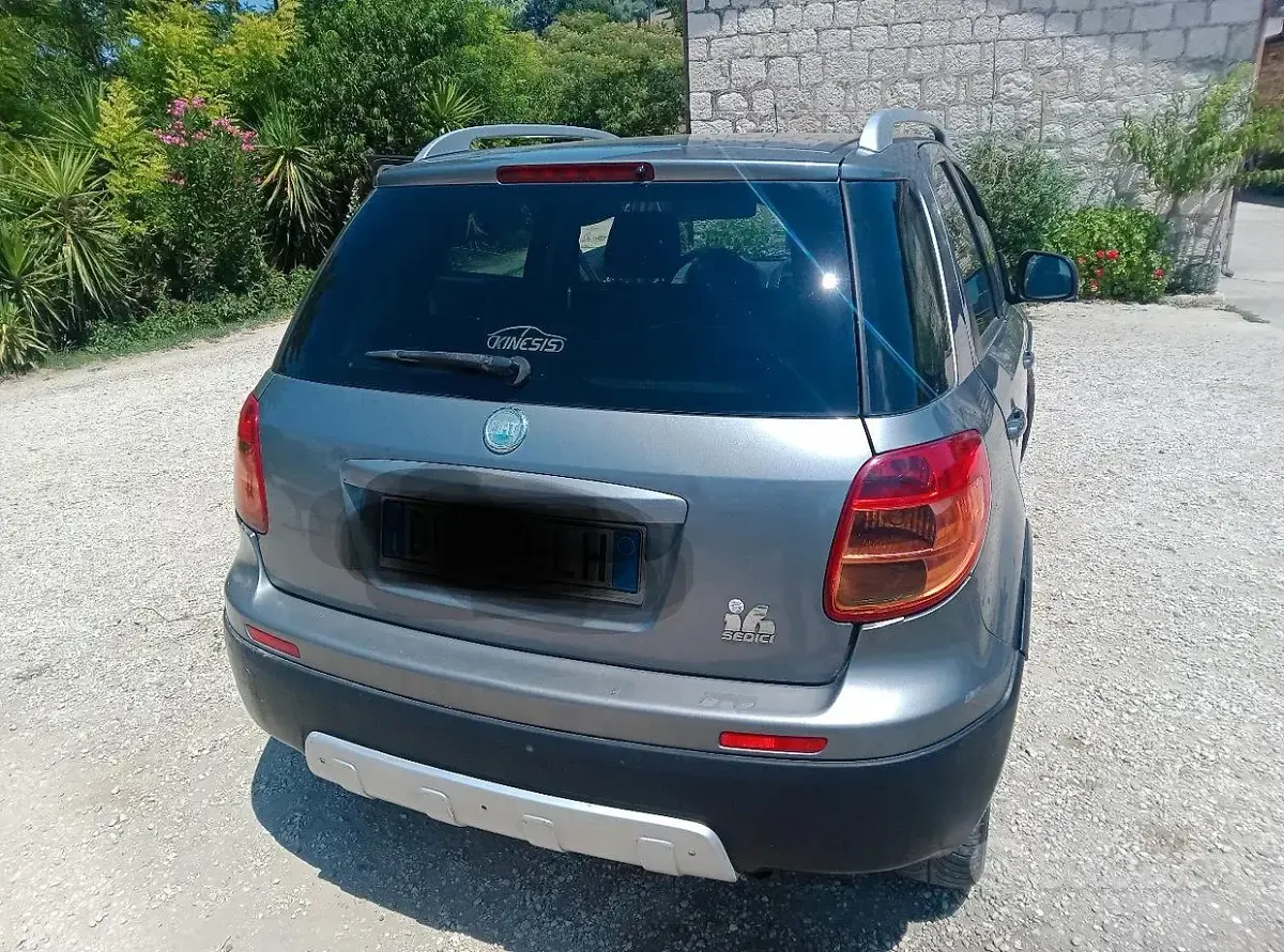 Usata Fiat Sedici 120 CV (88 kW) 2008 Grigio SUV