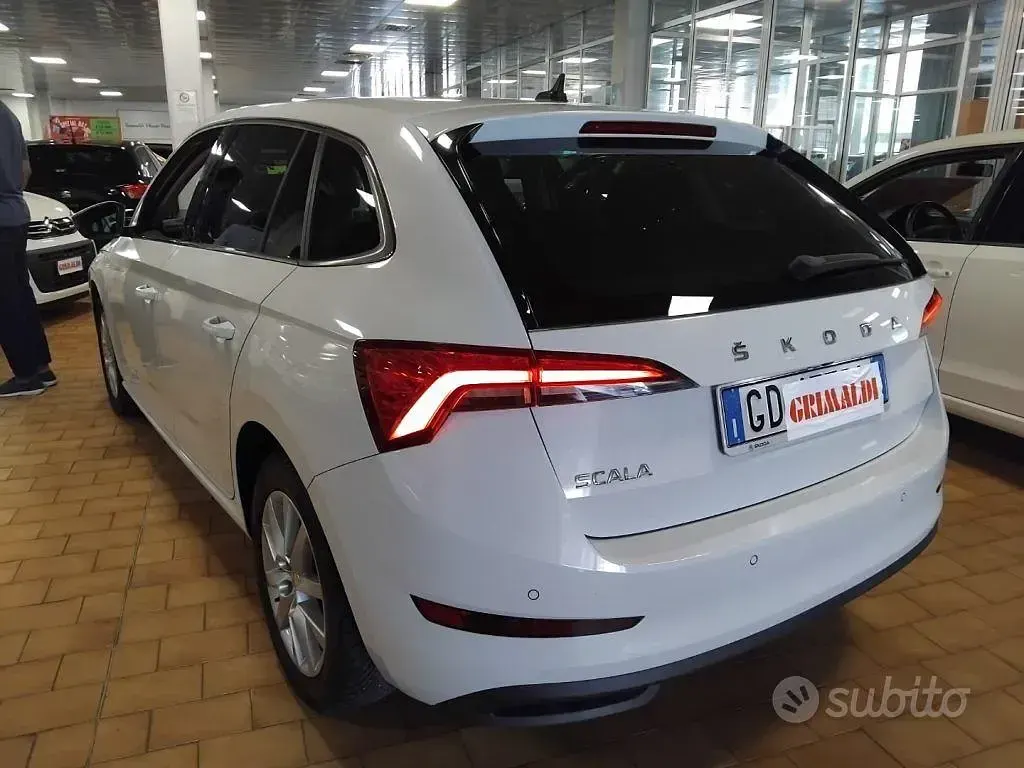 Usata Skoda Scala Special 110 CV (80 kW) 2021 Bianco luna / metallizzato Utilitaria