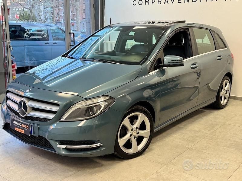 Usata Mercedes B200 Premium 156 CV (114 kW) 2013 Verde Monovolume