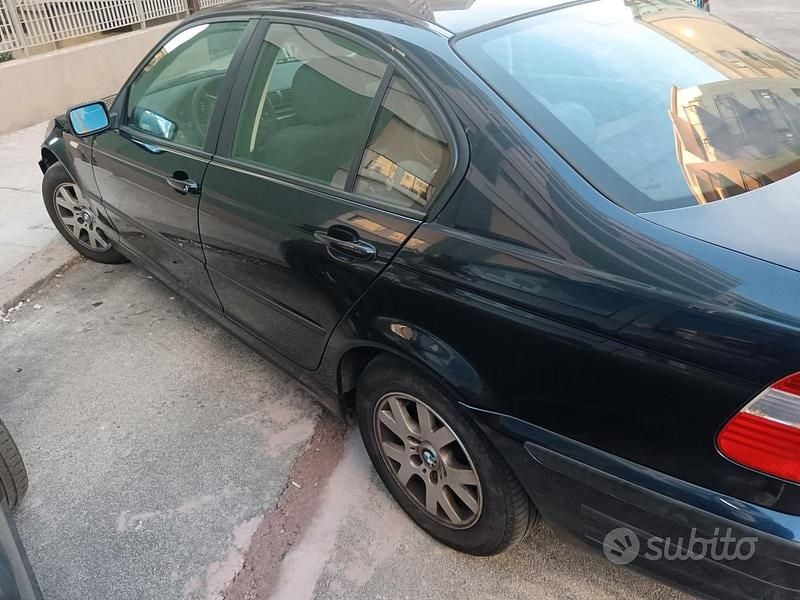 Usata BMW 318 116 CV (85 kW) 2002 Blu Berlina